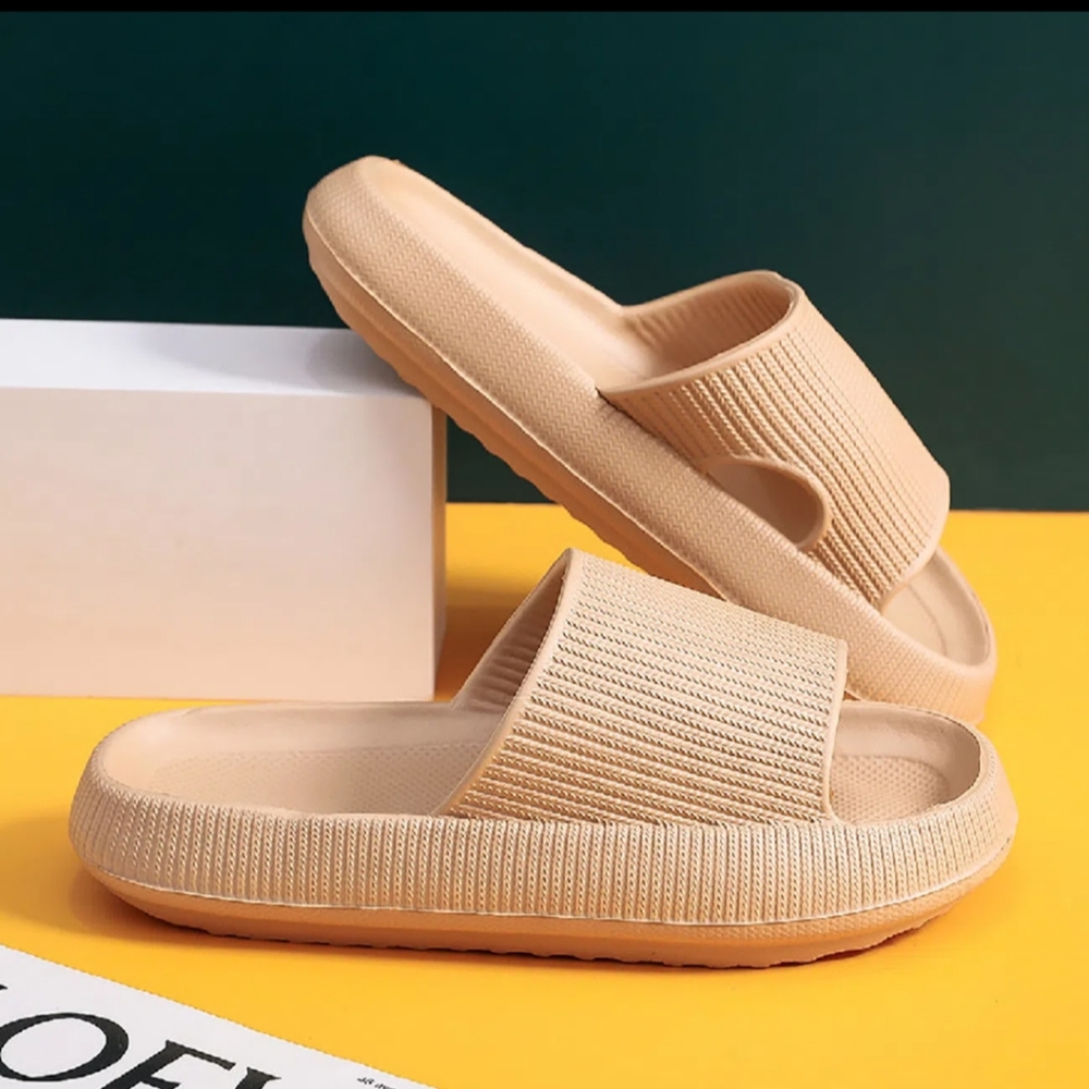 Unisex Pillow platform slides.